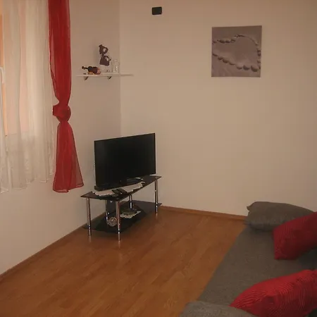 Dvornica 11470b شقة *